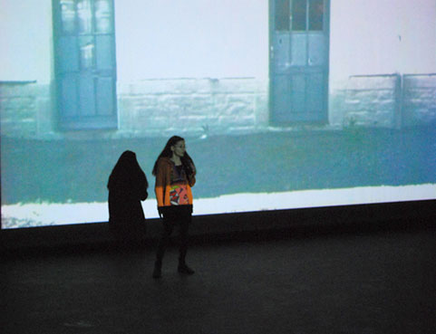 NousOV - Nous occupé-e-s à vivre d'A. Strid, spectacle de ciné-poésie live à Marseille pendant les Instants vidéo poétiques et numériques.
