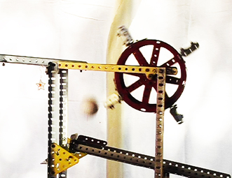 outils pour les groupes illustrés par une grande roue en Meccano.