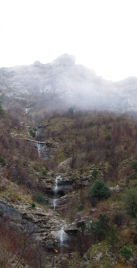 Cascade temporaire vers Navacelles le long de la Vis - Bénédiction sous la Cascade de Vivants terrestres